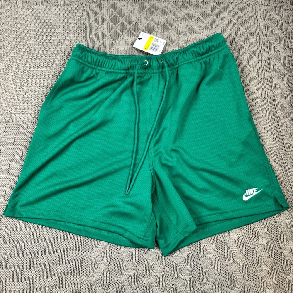 Nike Men's Green Knee Length Mesh Athletic Shorts - Small